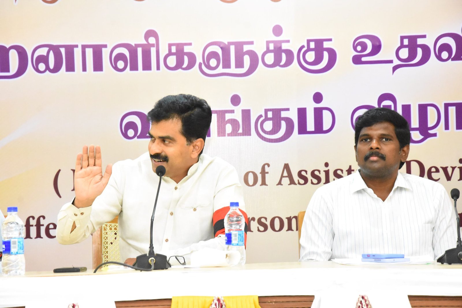 அரசனுக்கு ஒரு சட்டம் ஆண்டிக்கு ஒரு சட்டம் அராஜகப் போக்கில் அறநிலையத்துறை அதிகாரிகள் மின்வாரிய அதிகாரிகள். மின்சாரத்திற்காக 75 வயதில் பல படிகள் ஏறி இறங்கும் விதவை மூதாட்டி