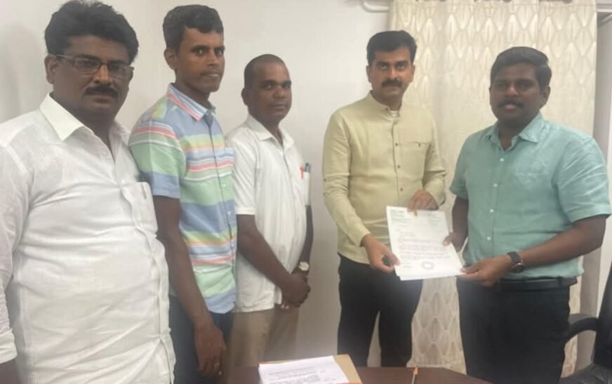 தொகுதி மக்களின் தேவைகளுக்காக மாவட்ட கலெக்டர் உடன் உரையாடிய பாராளுமன்ற உறுப்பினர்