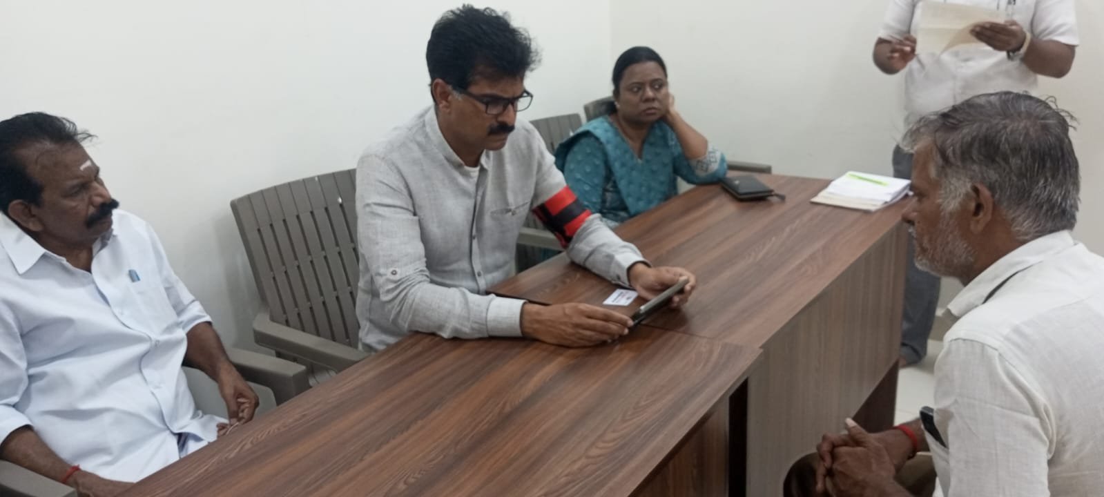 வாரிசு அரசியல் சரியா……..