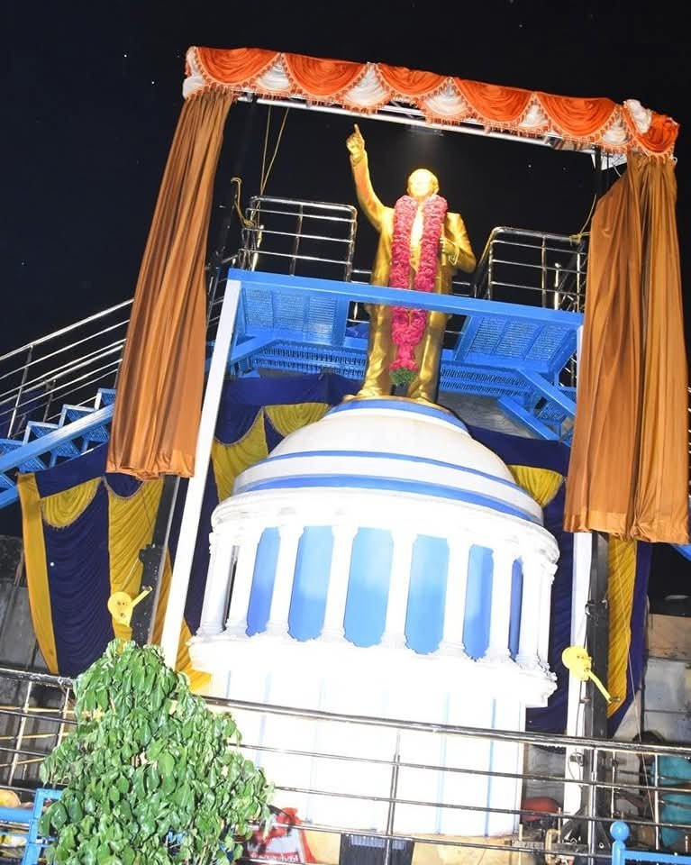 கந்தர்வகோட்டையில் அம்பேத்கர் சிலை திறப்பு தமிழ்நாடு துணை முதல்வர் உதயநிதி ஸ்டாலின் திருச்சிராப்பள்ளி பாராளுமன்ற தொகுதி உறுப்பினர் துரை வைகோ, விடுதலை சிறுத்தைகள் கட்சியின் நிறுவனத் தலைவர் தொல் திருமாவளவன் எம்பி ஆகியோர் பங்கேற்பு