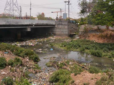 உய்யகொண்டான் வாய்க்காலில் கழிவு நீர் கலப்பதைத் தடுக்க திருச்சி மாவட்ட ஆட்சியர் அதிரடி நடவடிக்கை எடுக்க கோரிக்கை.
