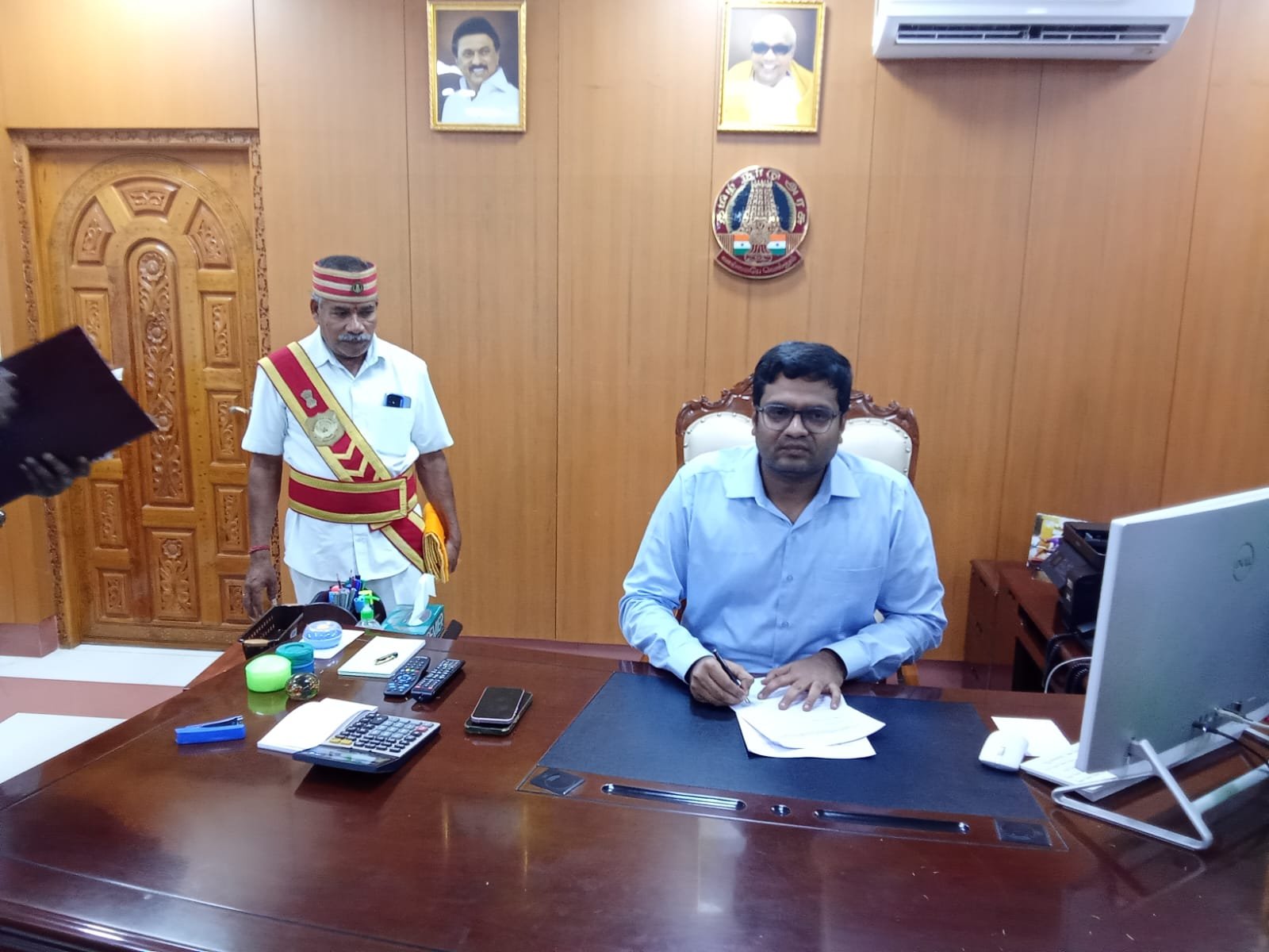 உங்களுக்கு சேவை செய்ய தான் இருக்கிறோம்:பொதுமக்கள் எந்த வித தயக்கம் இன்றி என்னிடம் குறைகளை தெரிவிக்கலாம்-திருச்சி மாவட்ட புதிய ஆட்சியர் வே.சரவணன் பேட்டி