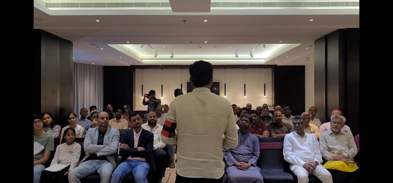 துபாயில் மதிமுக நிர்வாகிகளை சந்தித்த துரை வைகோ எம்பி