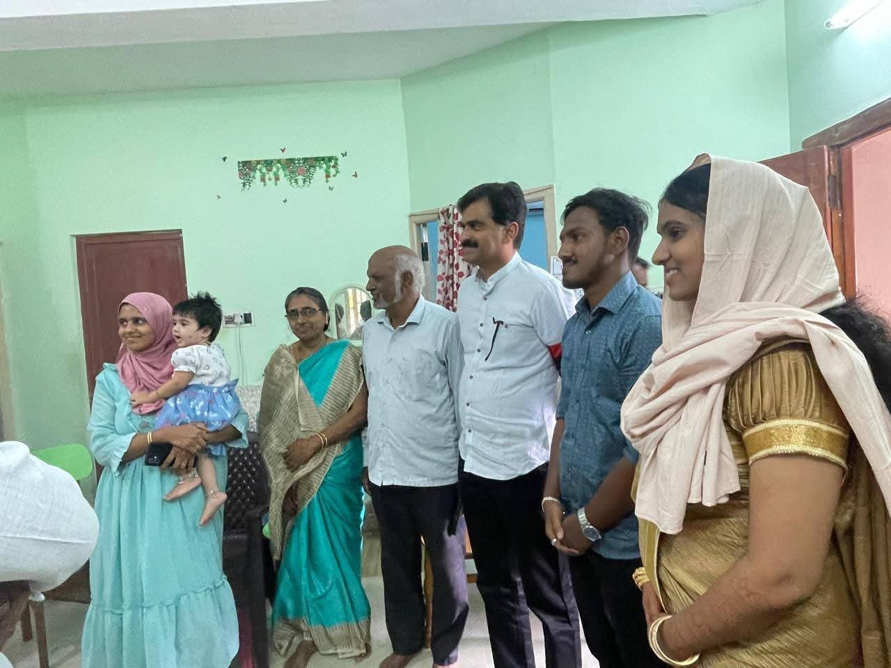 இந்திய யூனியன் முஸ்லிம் லீக் கட்சியின் திருச்சி மாவட்ட மாணவரணி அமைப்பாளர் திருமணத்திற்கு திருக்குறள் புத்தகம் கொடுத்து வாழ்த்து தெரிவித்த துரை வைகோ எம்பி