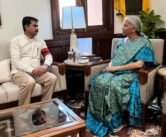 திருச்சியில் உலர் துறைமுகம் அமைக்க ஒன்றிய நிதி அமைச்சர் மாண்புமிகு திருமதி நிர்மலா சீதாராமன் அவர்களுடன் துரை வைகோMP சந்திப்பு