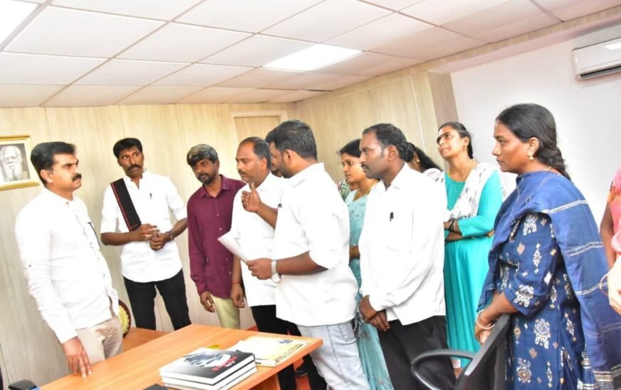 தொடக்கப்பள்ளி ஆசிரியர்கள் (Secondary Grade Teachers) காலி பணி இடங்களை தகுதி தேர்வு மற்றும் நியமன தேர்வில் தேர்ச்சி பெற்றுள்ளவர்களுக்குநிரந்தர பணி நியமன ஆணை வழங்கிடுக – துரை வைகோMP