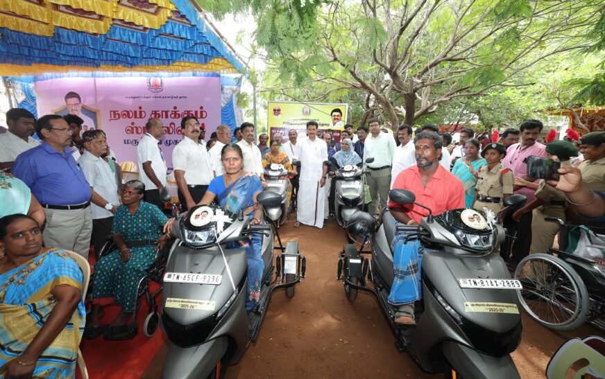 தமிழக முதல்வரின் கனவு திட்டமான நலம் காக்கும் ஸ்டாலின் திட்ட முகாமினை துவக்கி வைத்த தமிழக பள்ளிக்கல்வித்துறை அமைச்சர் அன்பில் மகேஸ் பொய்யாமொழி.