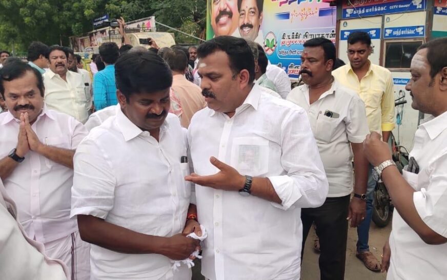 அனைத்திந்திய அண்ணா திராவிட முன்னேற்ற கழகப் பொதுச் செயலாளர் எடப்பாடி பழனிச்சாமி திருச்சி வருகை முன்னாள் அமைச்சர்கள் கழக நிர்வாகிகள் கள ஆய்வு