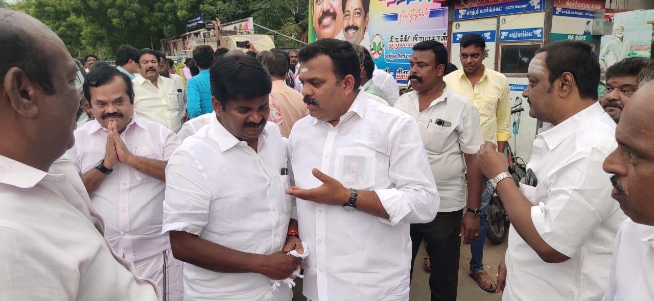 அனைத்திந்திய அண்ணா திராவிட முன்னேற்ற கழகப் பொதுச் செயலாளர் எடப்பாடி பழனிச்சாமி திருச்சி வருகை முன்னாள் அமைச்சர்கள் கழக நிர்வாகிகள் கள ஆய்வு