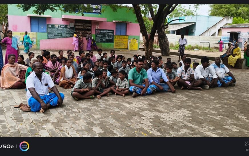 100 ஆண்டு பாரம்பரிய பள்ளியின் மேற்கூரை இடிந்து விழுந்த துயரம் – நூலிழையில் உயிர் தப்பிய மாணவர்கள்