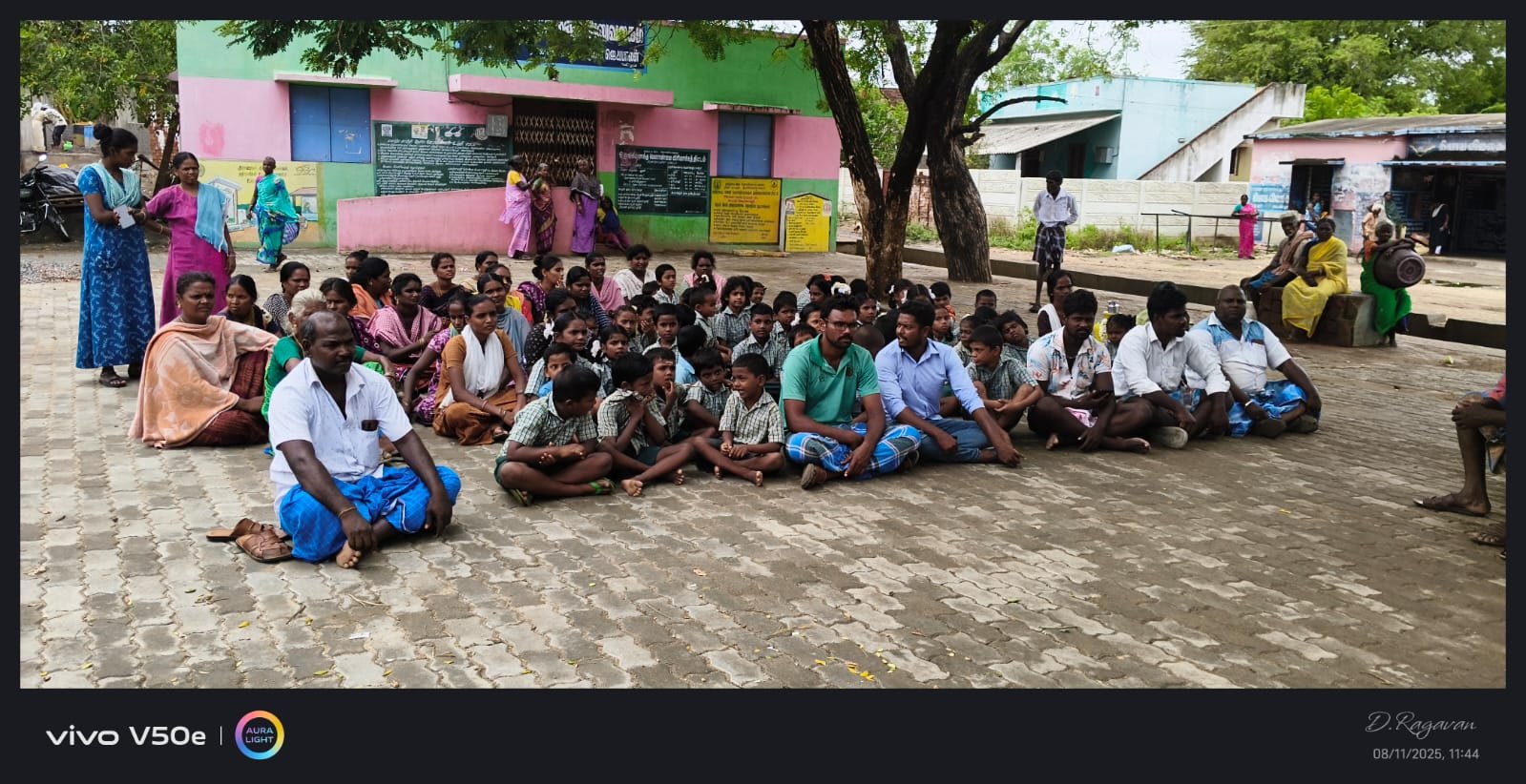 100 ஆண்டு பாரம்பரிய பள்ளியின் மேற்கூரை இடிந்து விழுந்த துயரம் – நூலிழையில் உயிர் தப்பிய மாணவர்கள்