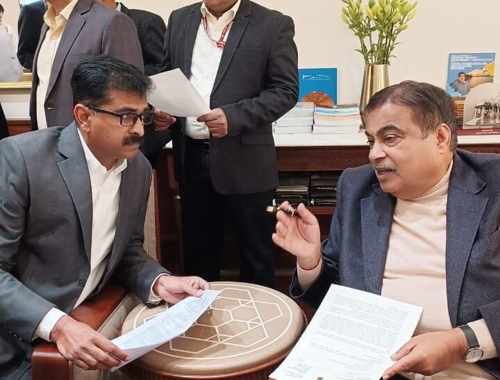 பசுமை நெடுஞ்சாலைகள் திட்டங்களின் தற்போதைய நிலை குறித்து தெரிவிக்கமாண்புமிகு ஒன்றிய அமைச்சர் நிதின் கட்கரியுடன் துரை வைகோ MP சந்திப்பு!