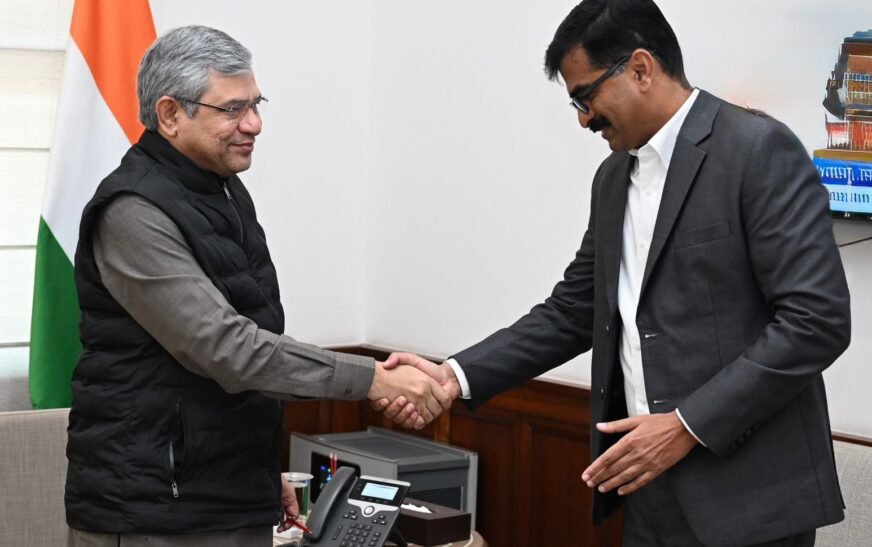 திருச்சி மாநகரில், கோட்டை இரயில் நிலையம் அருகே அமைந்துள்ள மேரிஸ் மேம்பால மறுகட்டுமானப் பணியை விரைந்து முடிக்கு துரை வைகோ mp வலியுறுத்தல்