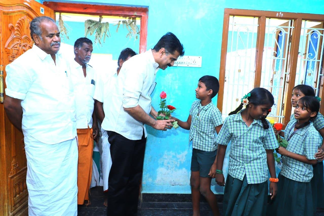 கிராம்ப்புற மாணவர்களின் கல்விக்கண் திறந்த துரை வைகோ எம்.பி