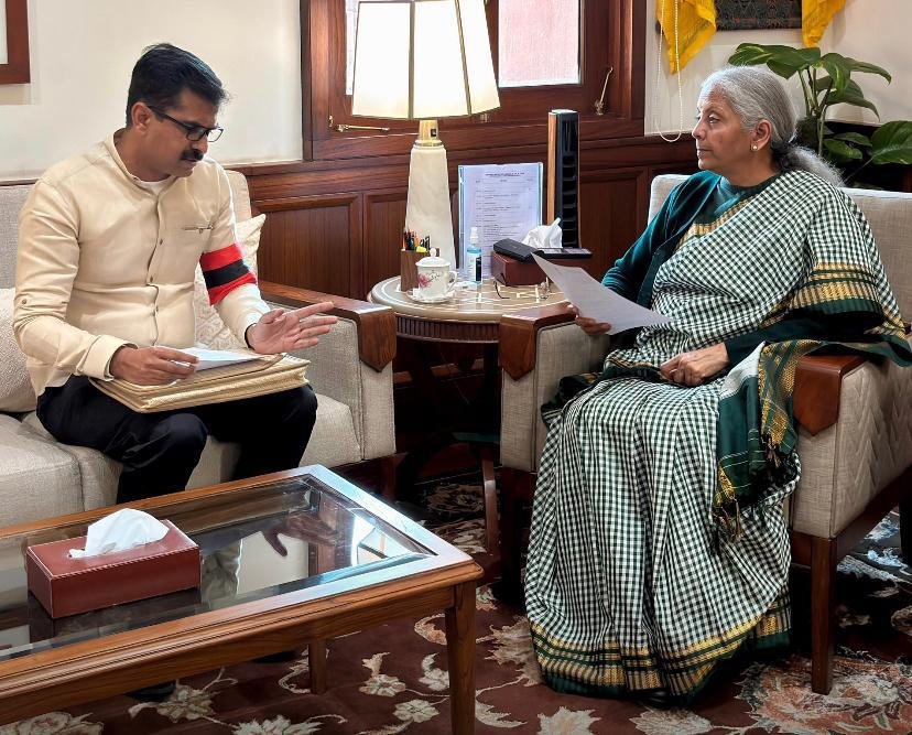 மத்திய நிதி அமைச்சர் நிர்மலா சீதாராமனை புது தில்லியிலுள்ள அவரது அலுவலகத்தில் சந்தித்த துரை வைகோ எம்.பி