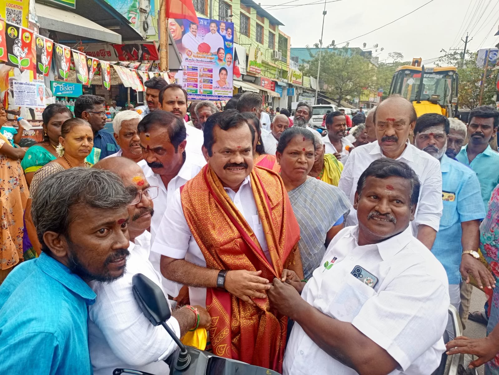 முன்னாள் முதல்வர் ஜெ.ஜெயலலிதா பிறந்தநாள் – ஸ்ரீரங்கத்தில் உற்சாக கொண்டாட்டம்